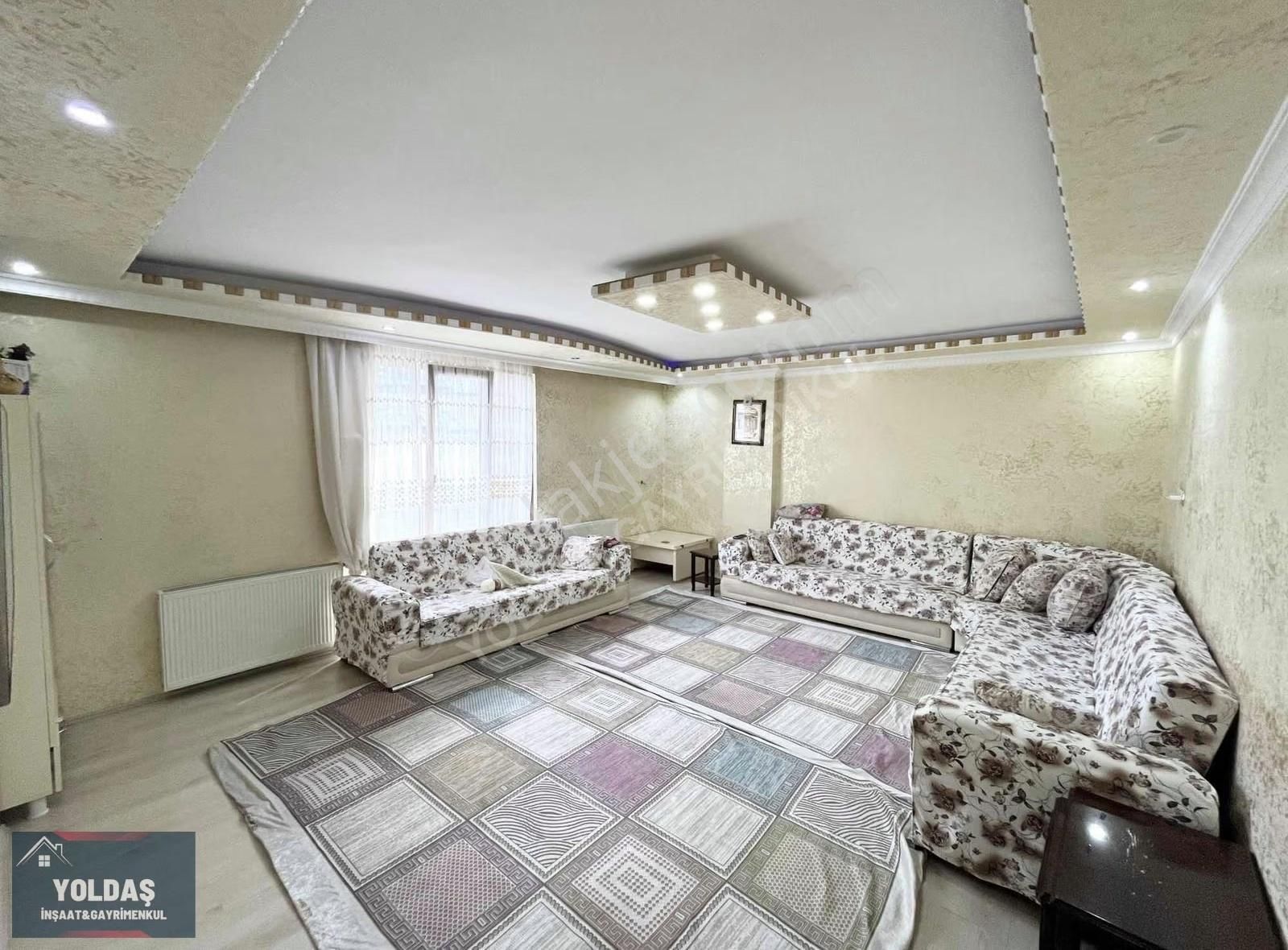 Yoldaş İnş Satılık 3+1 12 Yaşında 125 M2 2.kat Daire