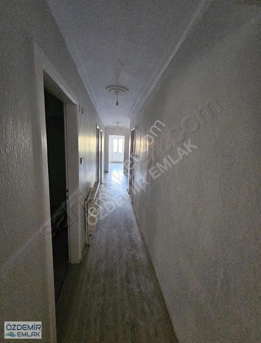 Özdemir Emlaktan Merkezde Kilerli Kiralık 3+1 Ara Kat Daire - Görsel 16