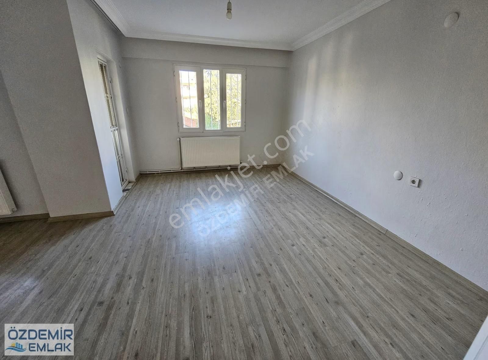 Özdemir Emlaktan Merkezde Kilerli Kiralık 3+1 Ara Kat Daire - Görsel 2