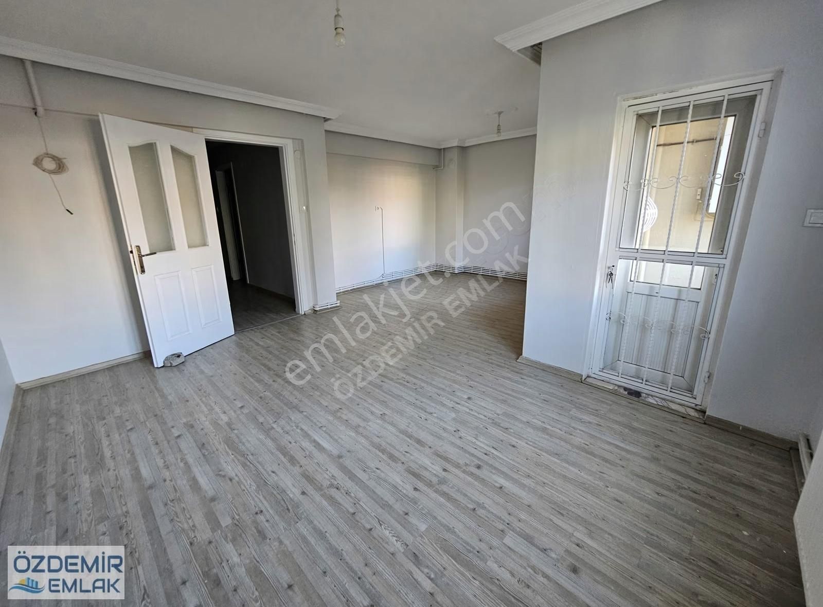 Özdemir Emlaktan Merkezde Kilerli Kiralık 3+1 Ara Kat Daire - Görsel 24