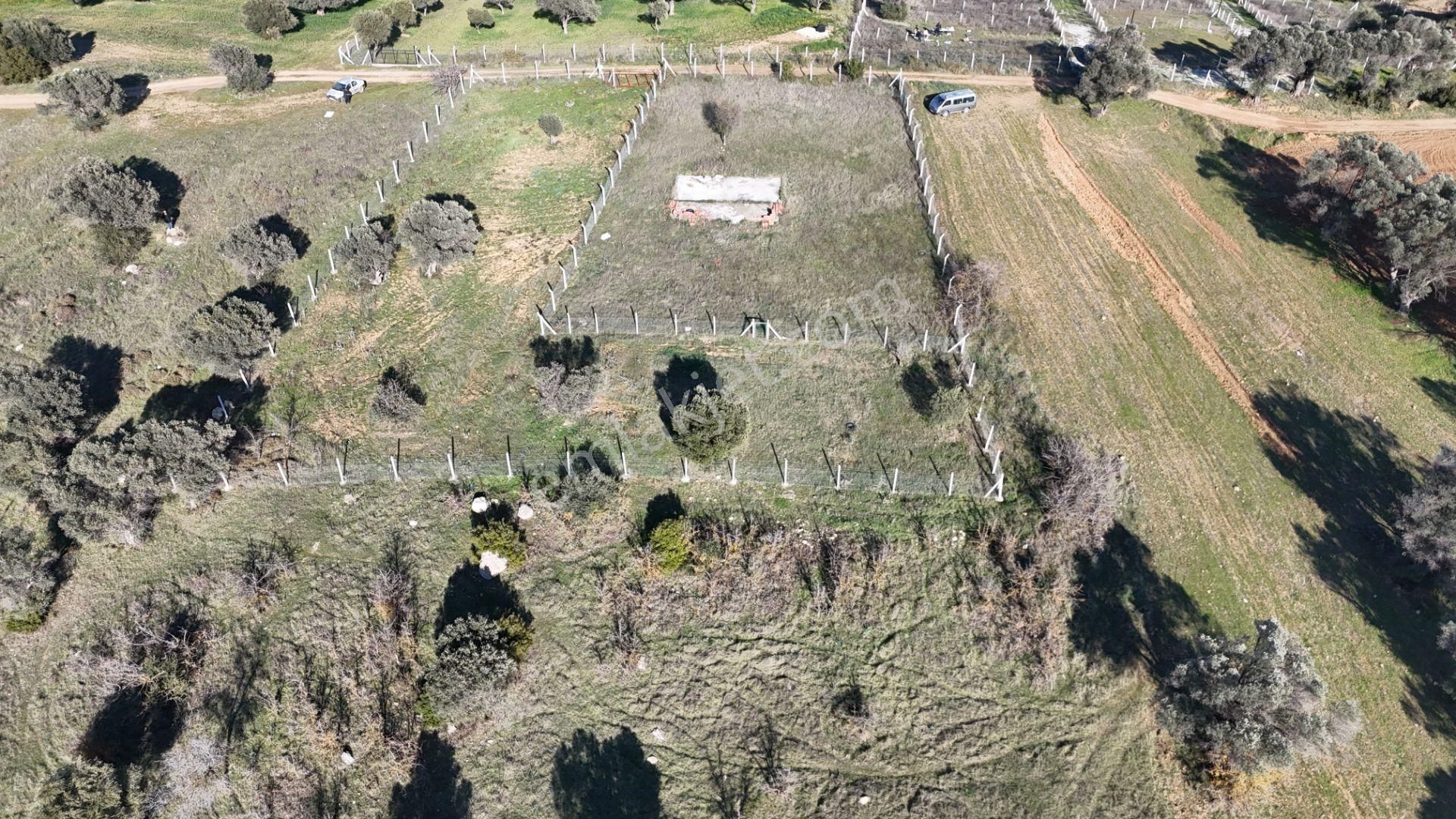 İzmir Menderes Görece-akçaköy Arasında 1727 M2 Taksimli Tepe Tarla - Görsel 31