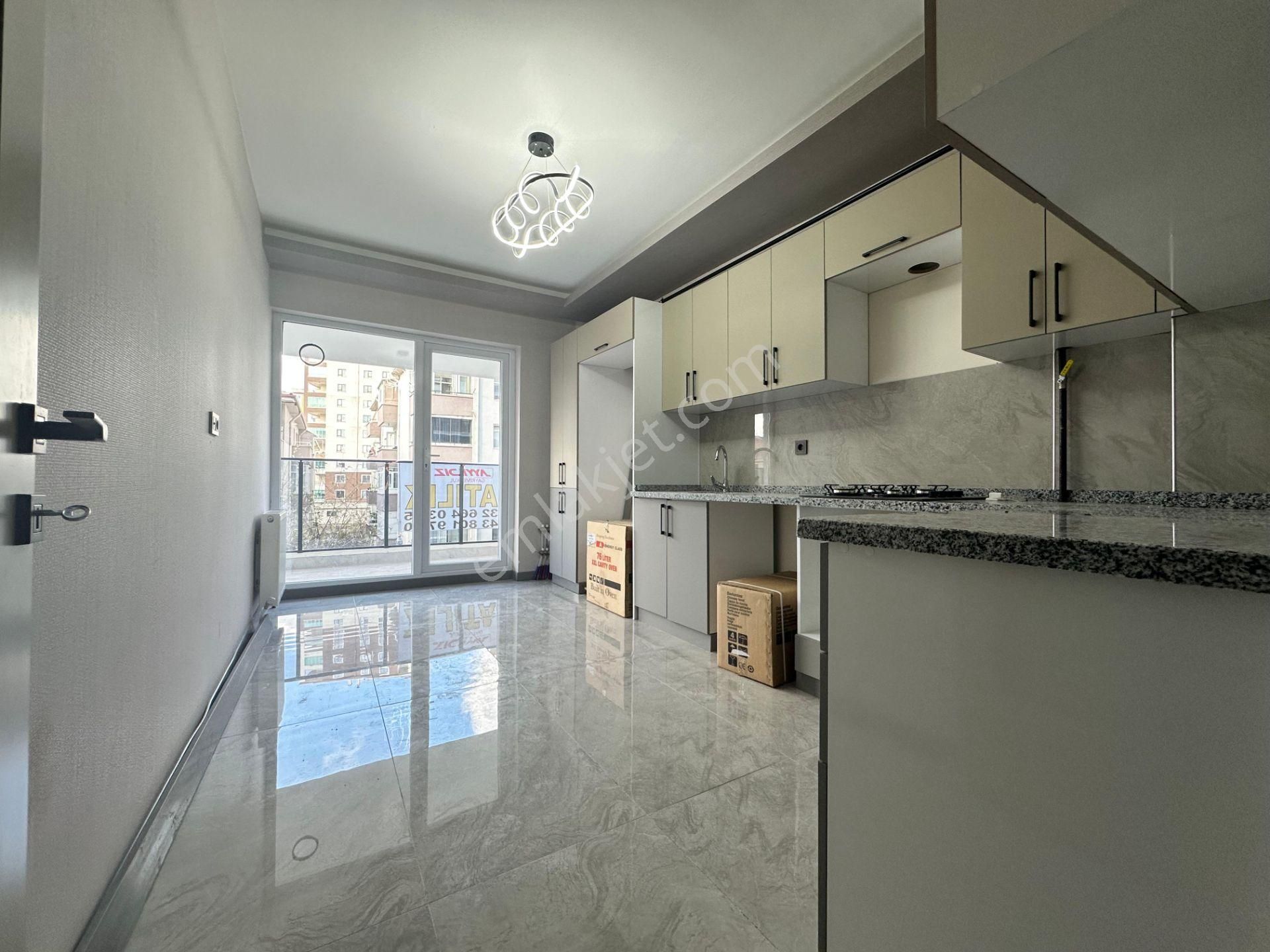 Pursaklar Saray Mehmet Zengin Emlak'tan Hastane Yakını Otoparklı 2.kat 4+1 Sitede Daire