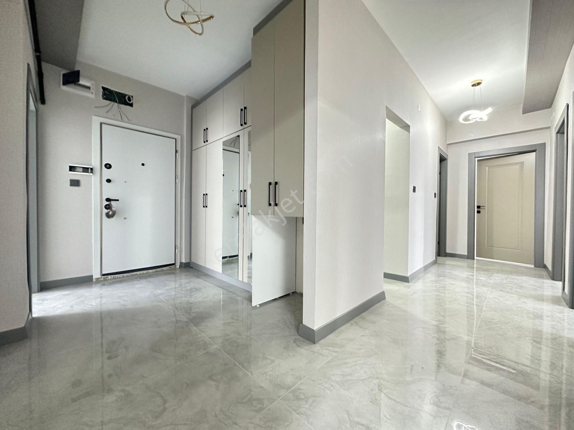 Pursaklar Saray Mehmet Zengin Emlak'tan Hastane Yakını Otoparklı 2.kat 4+1 Sitede Daire - Görsel 25