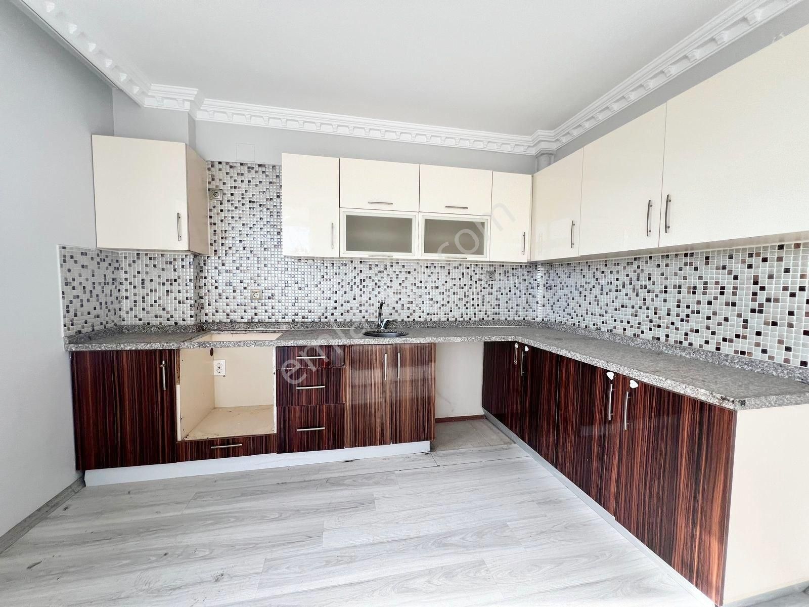 Türkmenbaşı_groseri_civarı_3+1_giyinme_odalı_geniş_oturum_teras_balkonlu_d.gaz_tesisatı_hazır