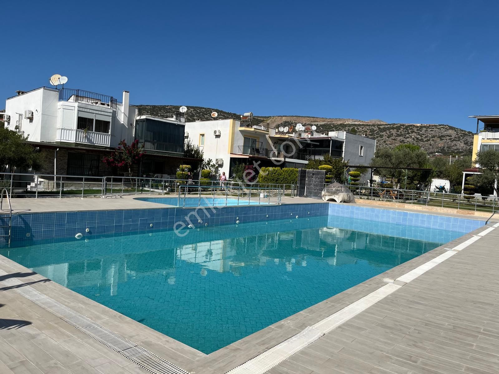 Kuşadası Long Beachde Doğalgazlı Havuzlu Sitede Müstakil Bahçeli 2+1 Bahçe Katı Eşyalı Yazlık Daire - Görsel 15