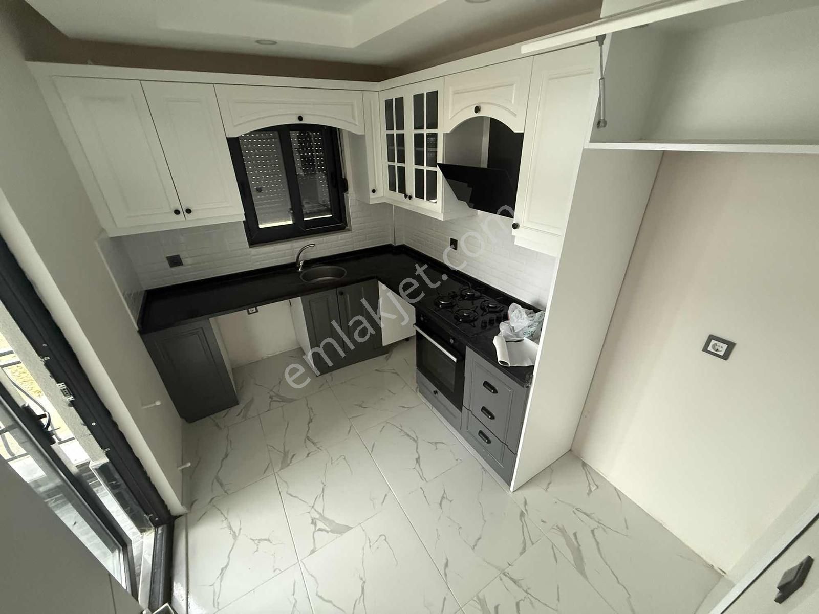 Karşıyaka Mah Havuzlu 2 Blok İçerisinde Katta 2+1