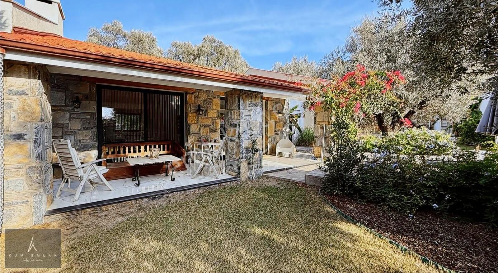 Yalıçiftlikte Doğa İçinde Tek Kat, Havuzlu Eşyalı Kiralık Villa - Görsel 32