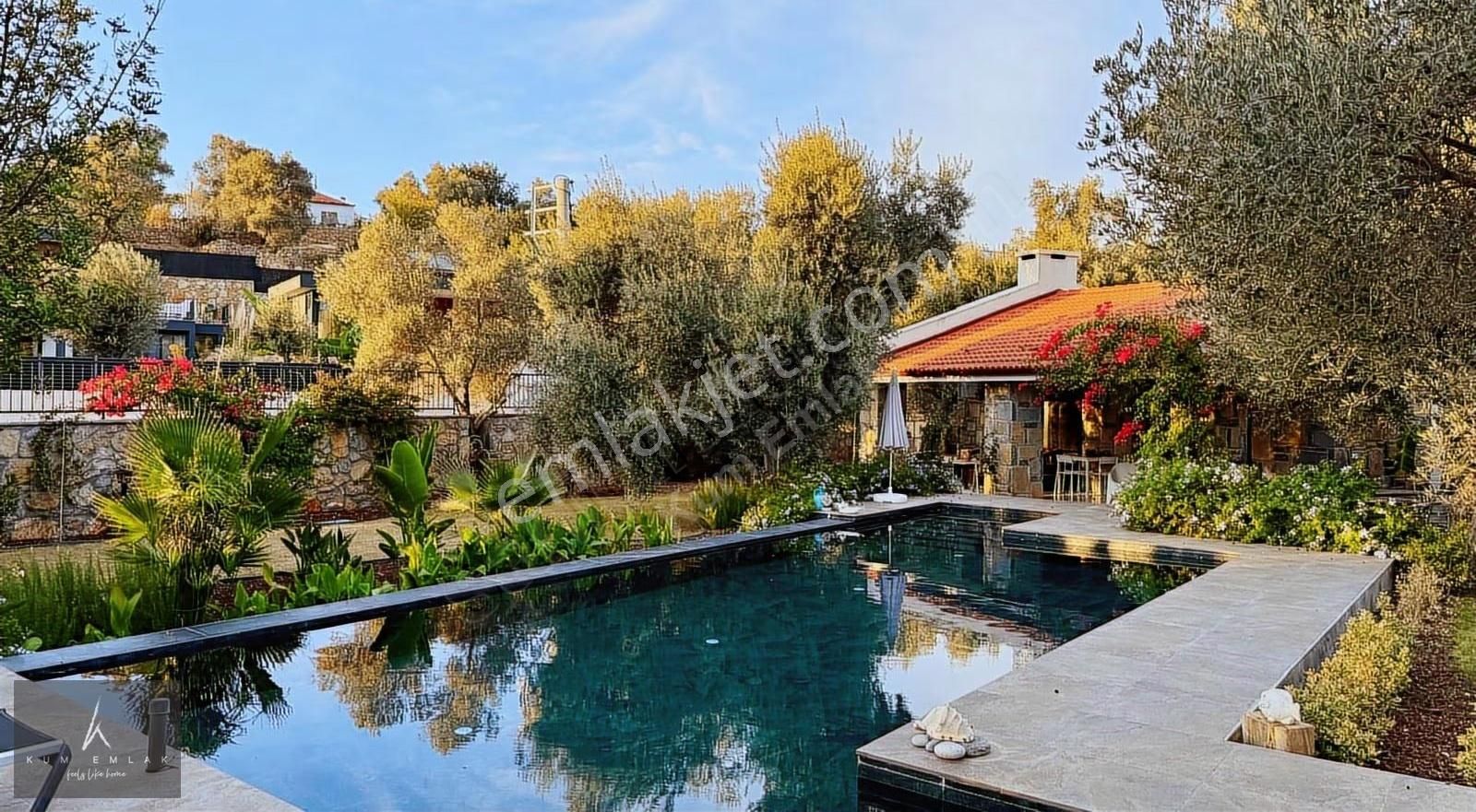 Yalıçiftlikte Doğa İçinde Tek Kat, Havuzlu Eşyalı Kiralık Villa - Görsel 15