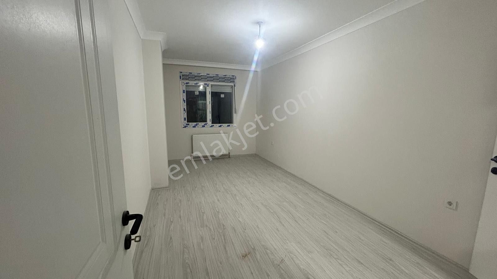 No:10 Gayrimenkul’den – Merkezi Konum, Cadde Üstü, Ara Kat 2+1 Kapalı Mutfak • Kiralık - Görsel 4