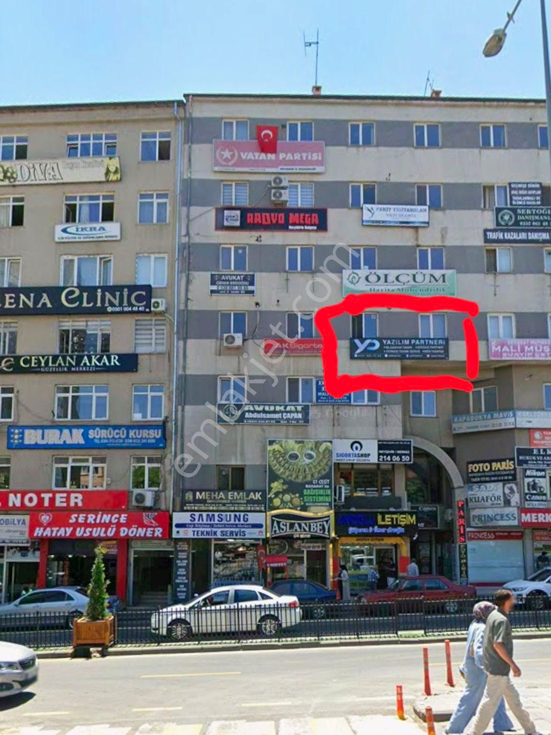 Satılık 2+1 Ana Cadde Üzeri Tabelalı Büro