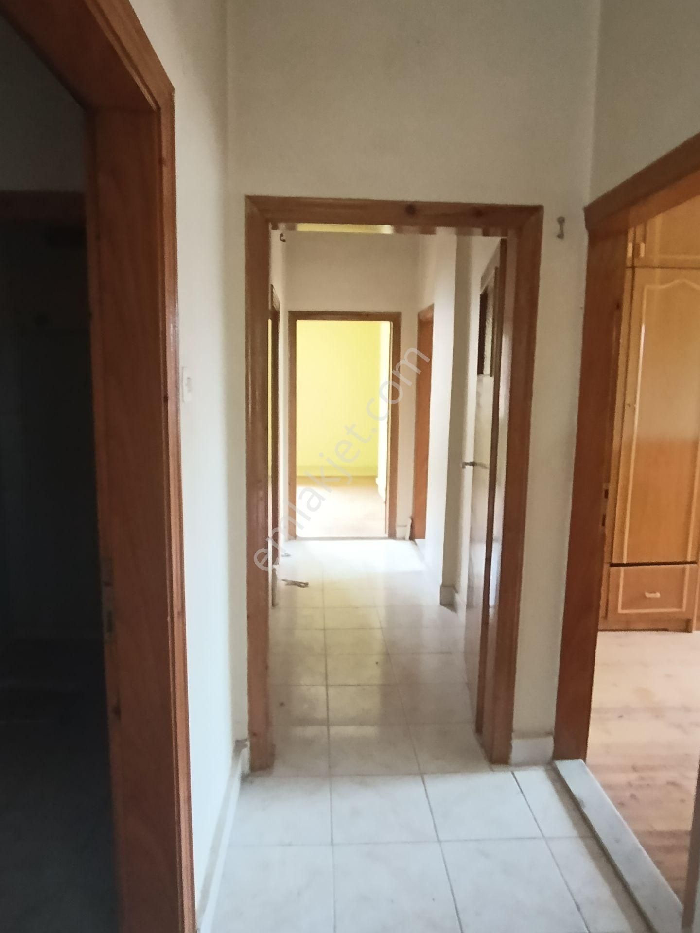 Sakarya Mahallesin De 3+1 Acil Satılık Daire - Görsel 17