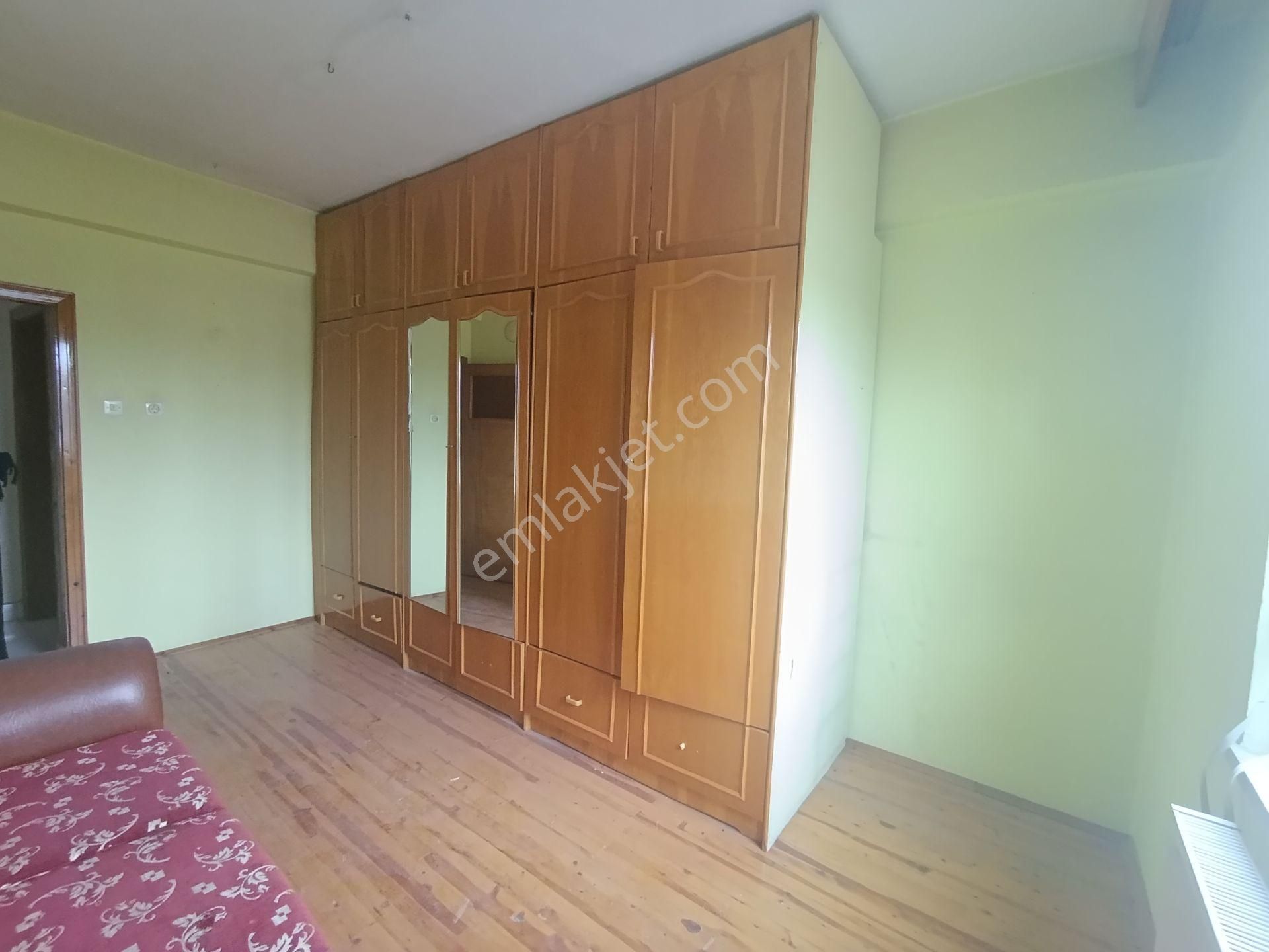 Sakarya Mahallesin De 3+1 Acil Satılık Daire - Görsel 2