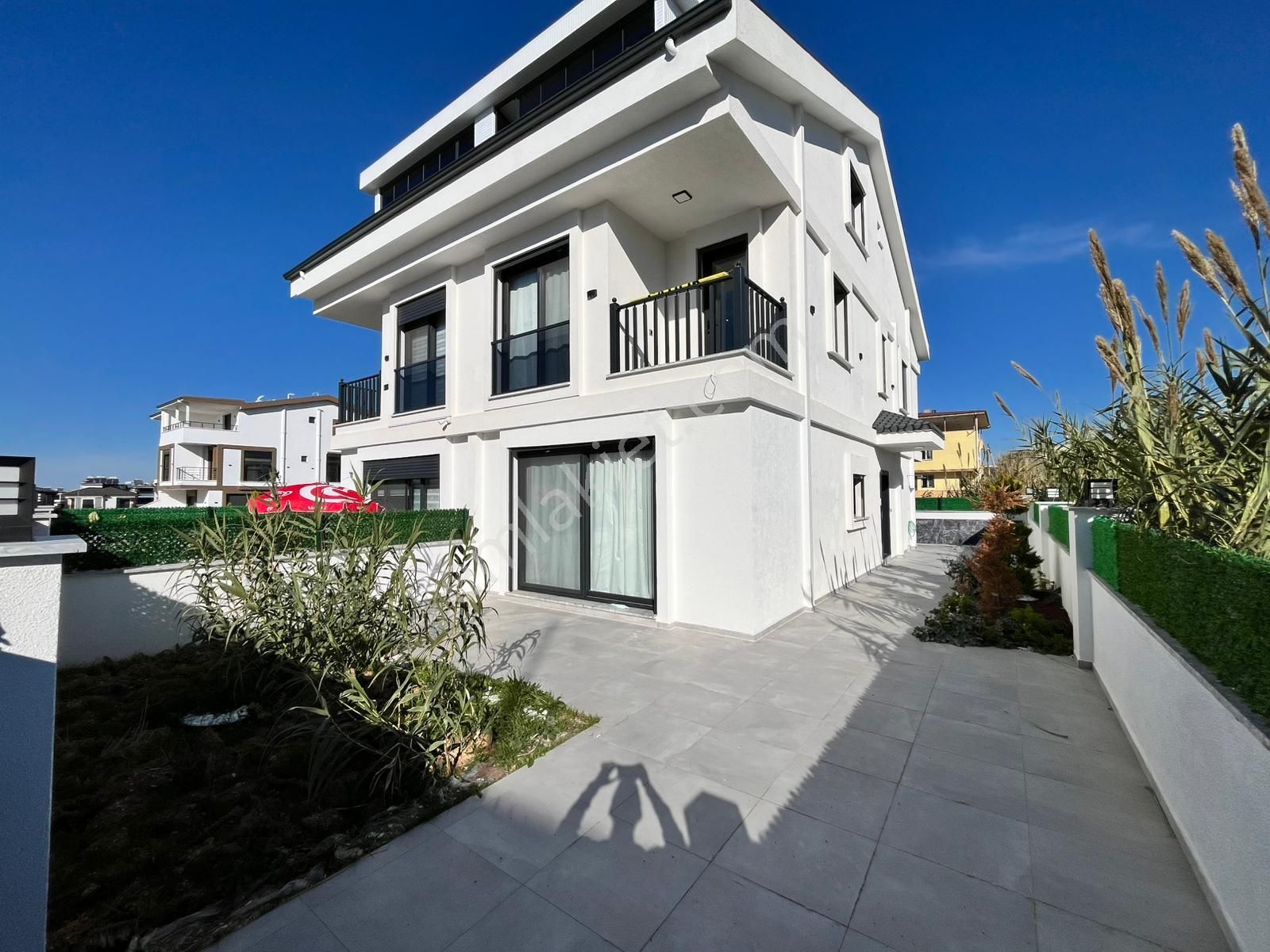 Didim Hisar'da 4+1 Ayrı Mutfak Eşyalı Müstakil Havuzlu Villa