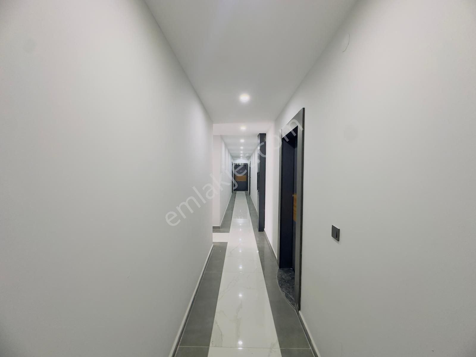 Hisar Mahalallesin'de Havuzlu Sitede 2+1 Bahçe Katı Eşyalı Daire - Görsel 3