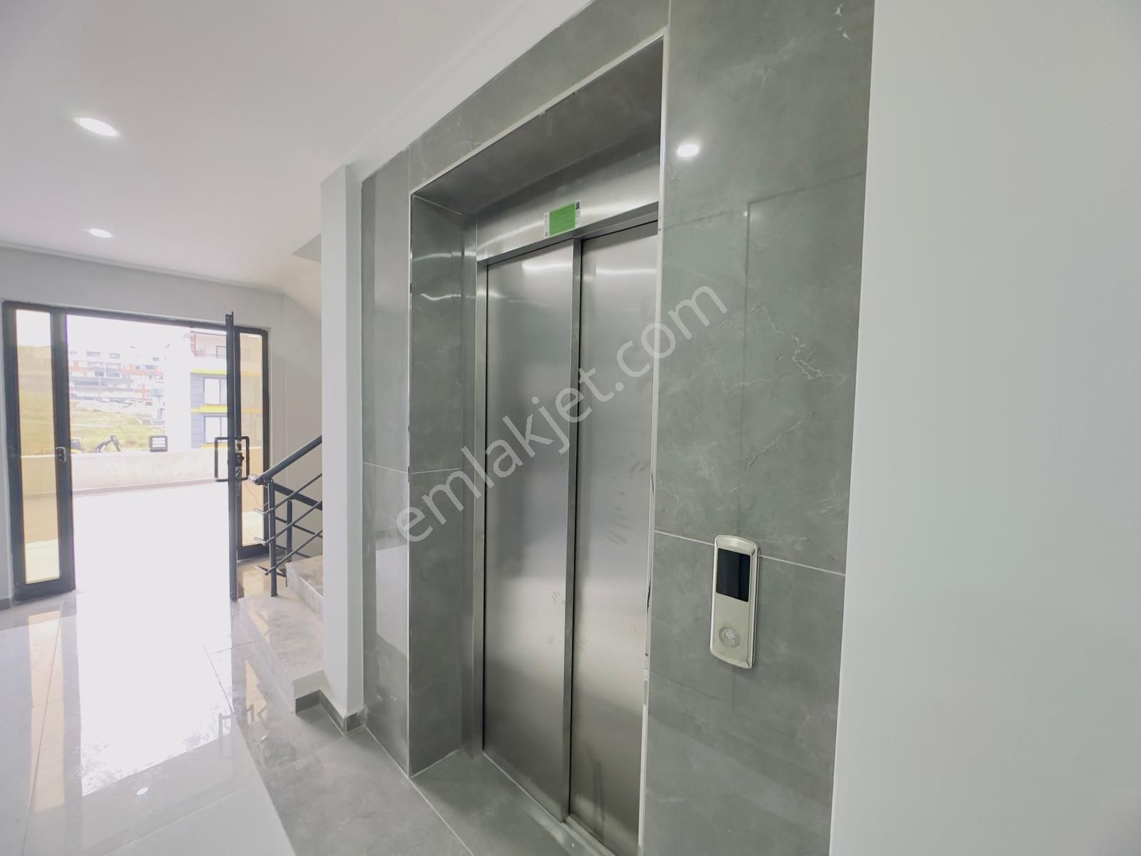 Hisar Mahalallesin'de Havuzlu Sitede 2+1 Bahçe Katı Eşyalı Daire - Görsel 16