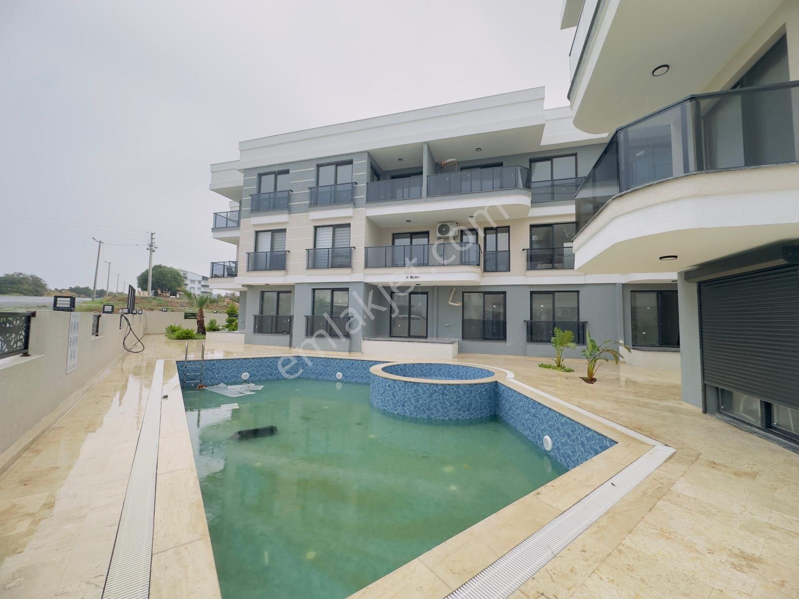 Hisar Mahalallesin'de Havuzlu Sitede 2+1 Bahçe Katı Eşyalı Daire - Görsel 15