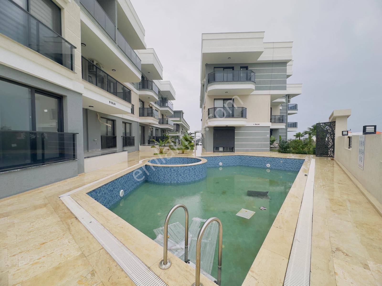 Hisar Mahalallesin'de Havuzlu Sitede 2+1 Bahçe Katı Eşyalı Daire - Görsel 5