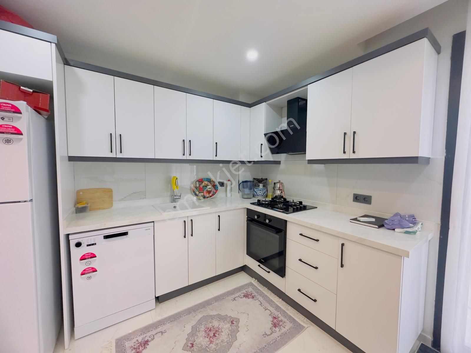 Hisar Mahalallesin'de Havuzlu Sitede 2+1 Bahçe Katı Eşyalı Daire - Görsel 2