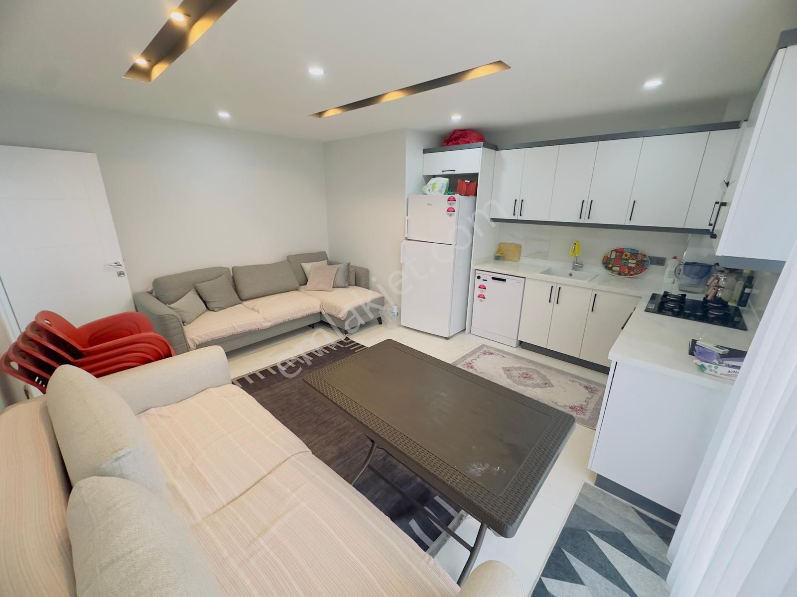 Hisar Mahalallesin'de Havuzlu Sitede 2+1 Bahçe Katı Eşyalı Daire - Görsel 4