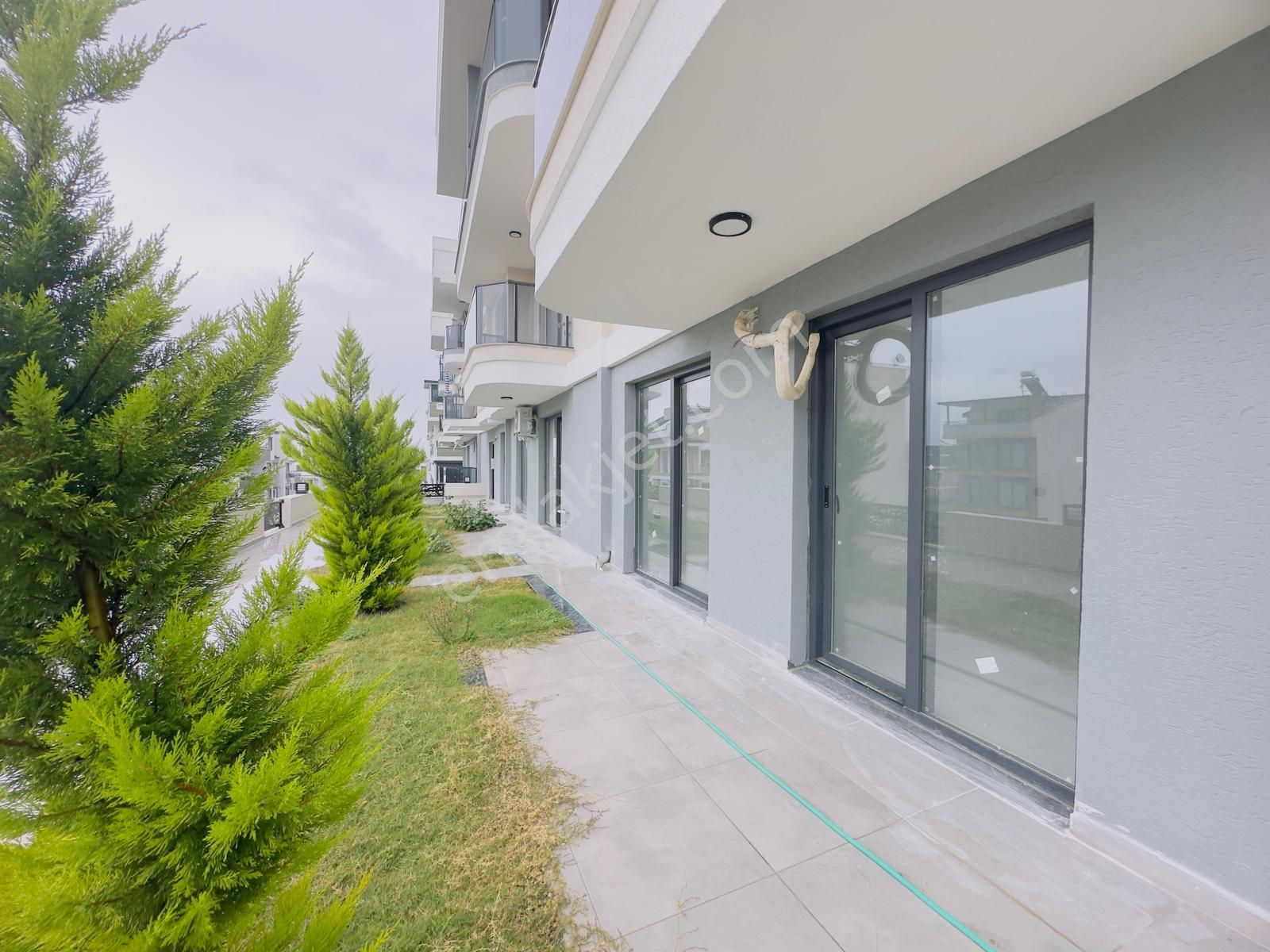 Hisar Mahalallesin'de Havuzlu Sitede 2+1 Bahçe Katı Eşyalı Daire - Görsel 8