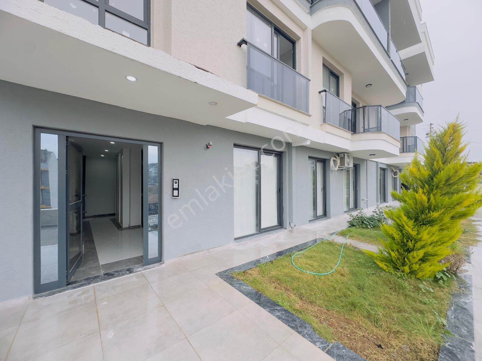 Hisar Mahalallesin'de Havuzlu Sitede 2+1 Bahçe Katı Eşyalı Daire - Görsel 13