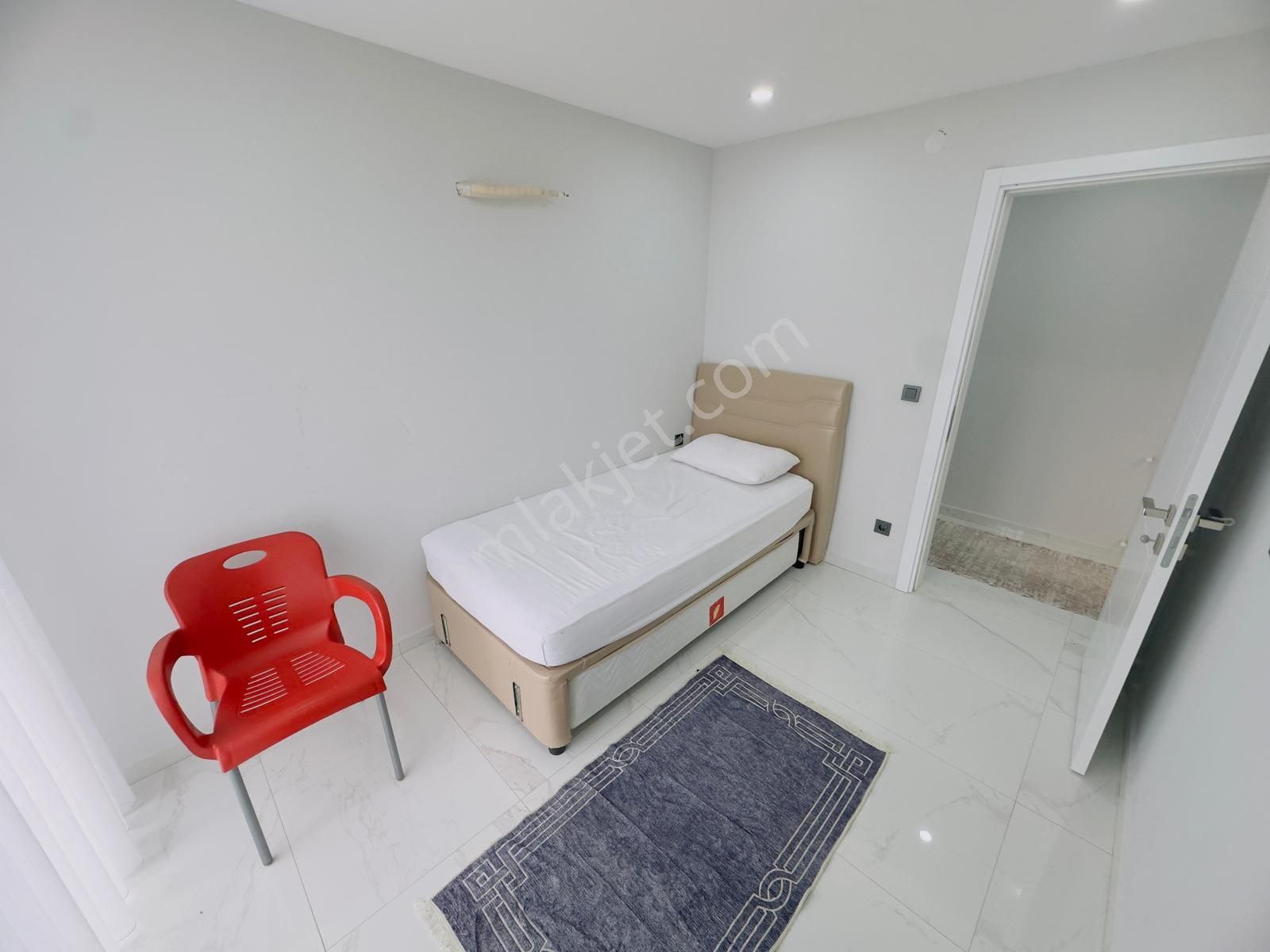 Hisar Mahalallesin'de Havuzlu Sitede 2+1 Bahçe Katı Eşyalı Daire - Görsel 14