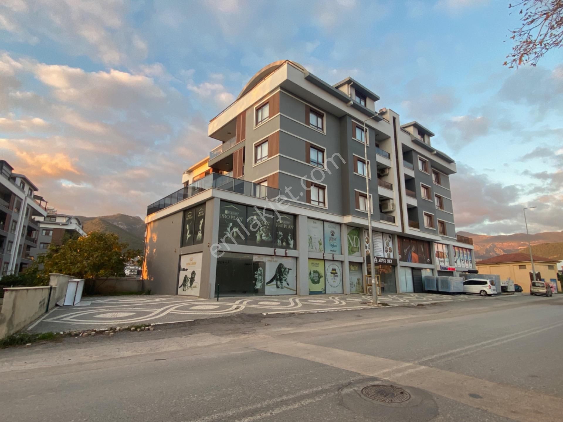 Alanya Oba Mahallesi Satılık 3 Katlı Dükkan - Görsel 2