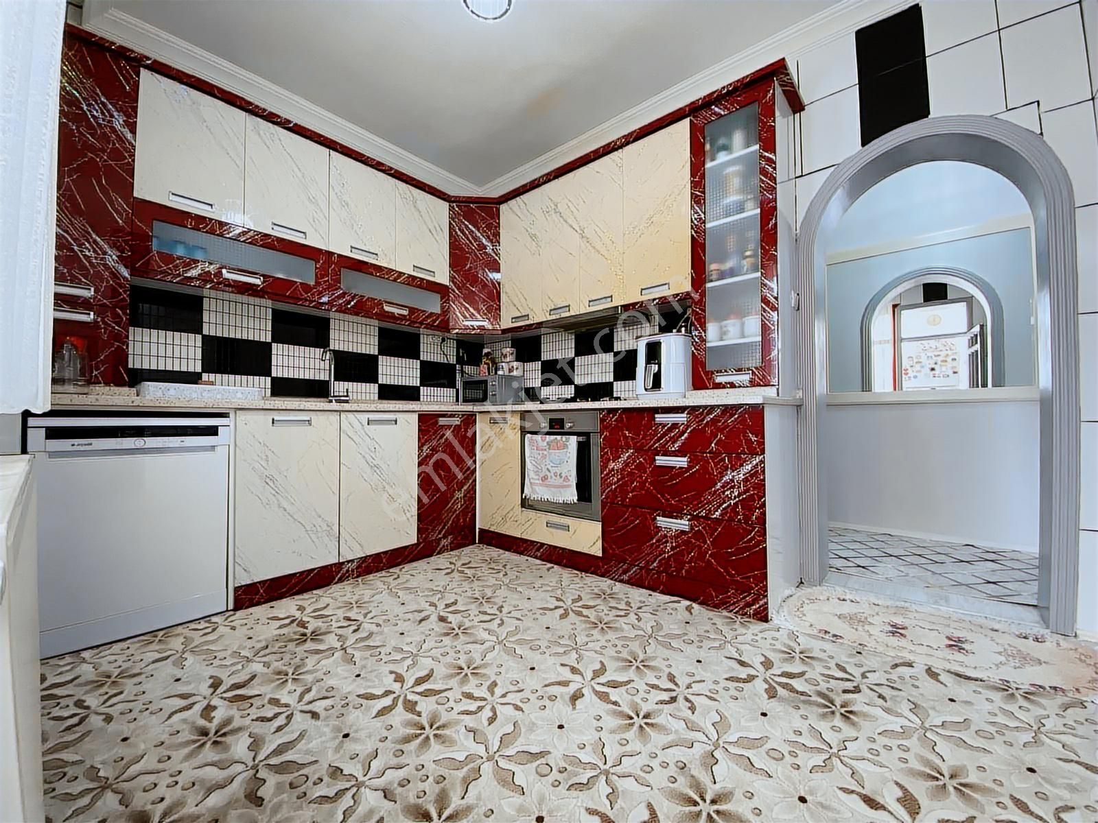 Hocacihanda Geniş Metrekareli, 3 Cepheli Site İçi 3+1 Daire!