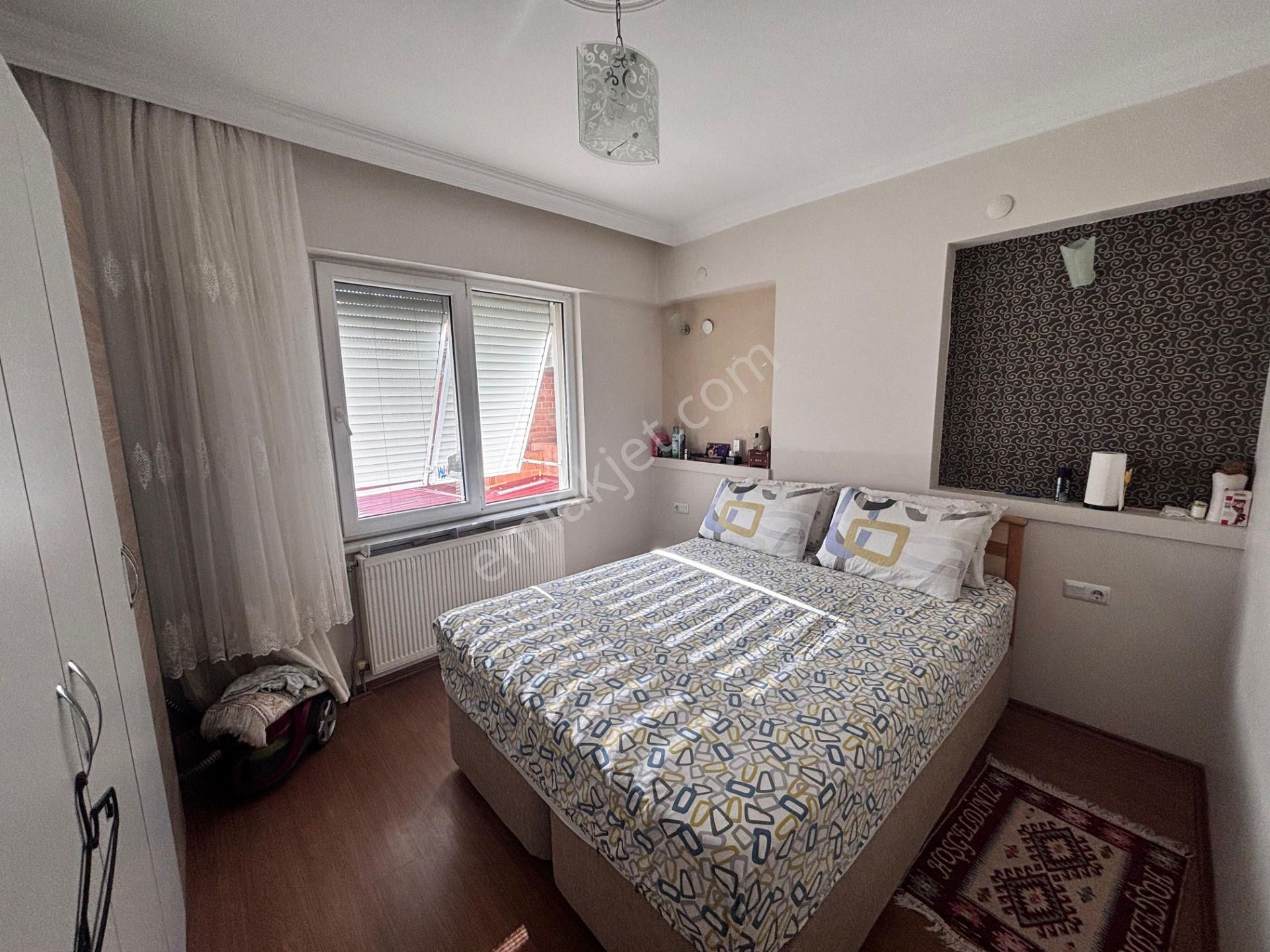 Cumhuriyet Mahallesinde Çarşıya Yakın Konumda Ara Kat 3+1 Satılık Daire - Görsel 5