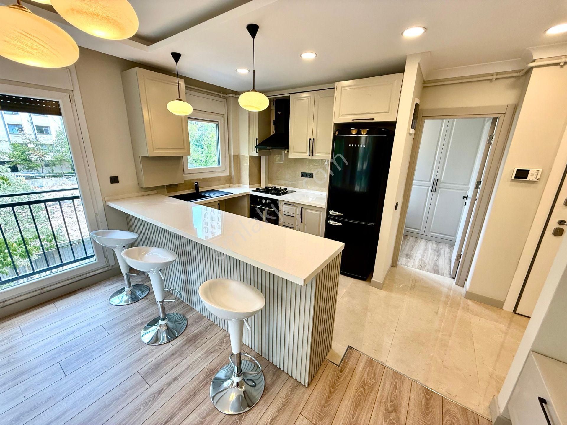 Konut Ve Ticari'den Erenköy'de Satılık 3+1