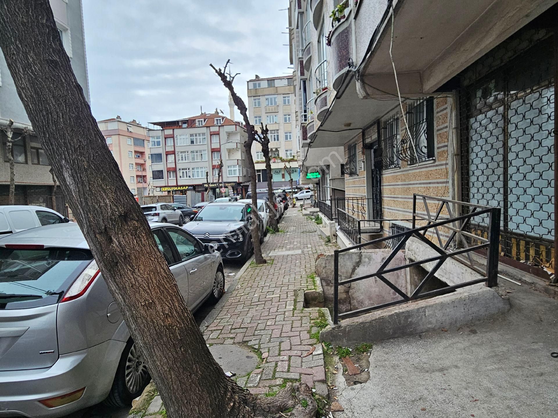 Güngören Akıncılar Sinasi Sokakta Kiralık Düz Ayak Dükkan 45 Metrekare