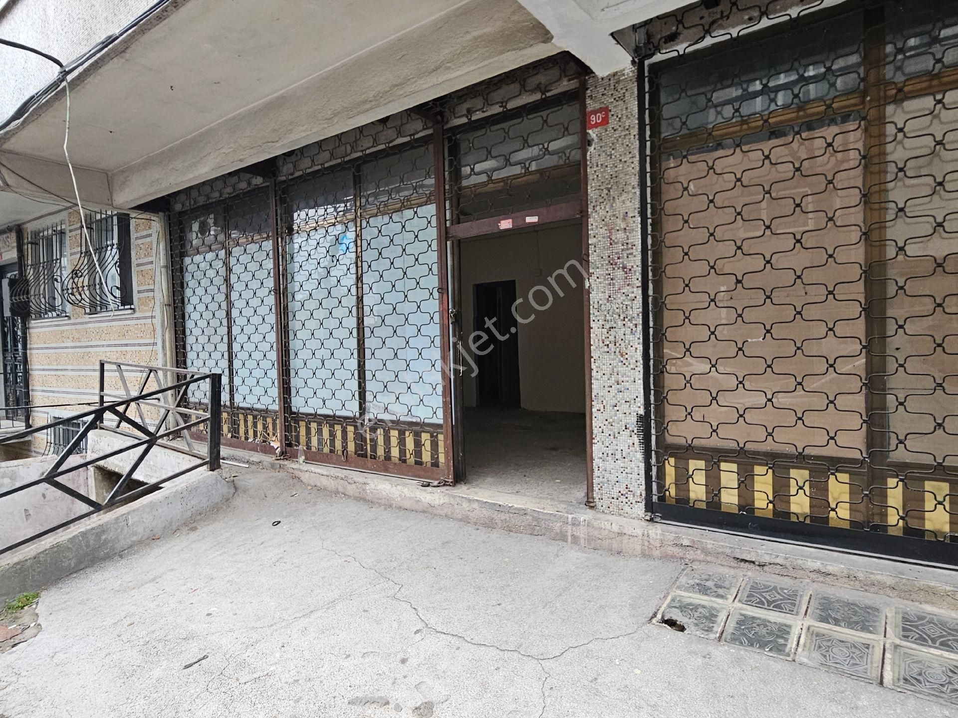 Güngören Akıncılar Sinasi Sokakta Kiralık Düz Ayak Dükkan 45 Metrekare - Görsel 3