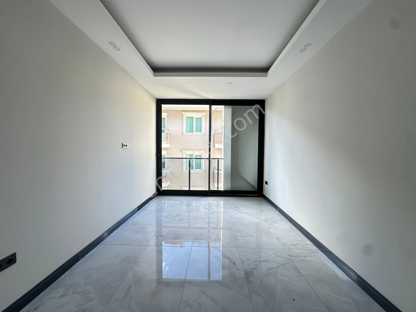 Alanya Adliye Karşısı'nda Çevre Yolu Cepheli Kiralık 1+1 Ofis - Görsel 3