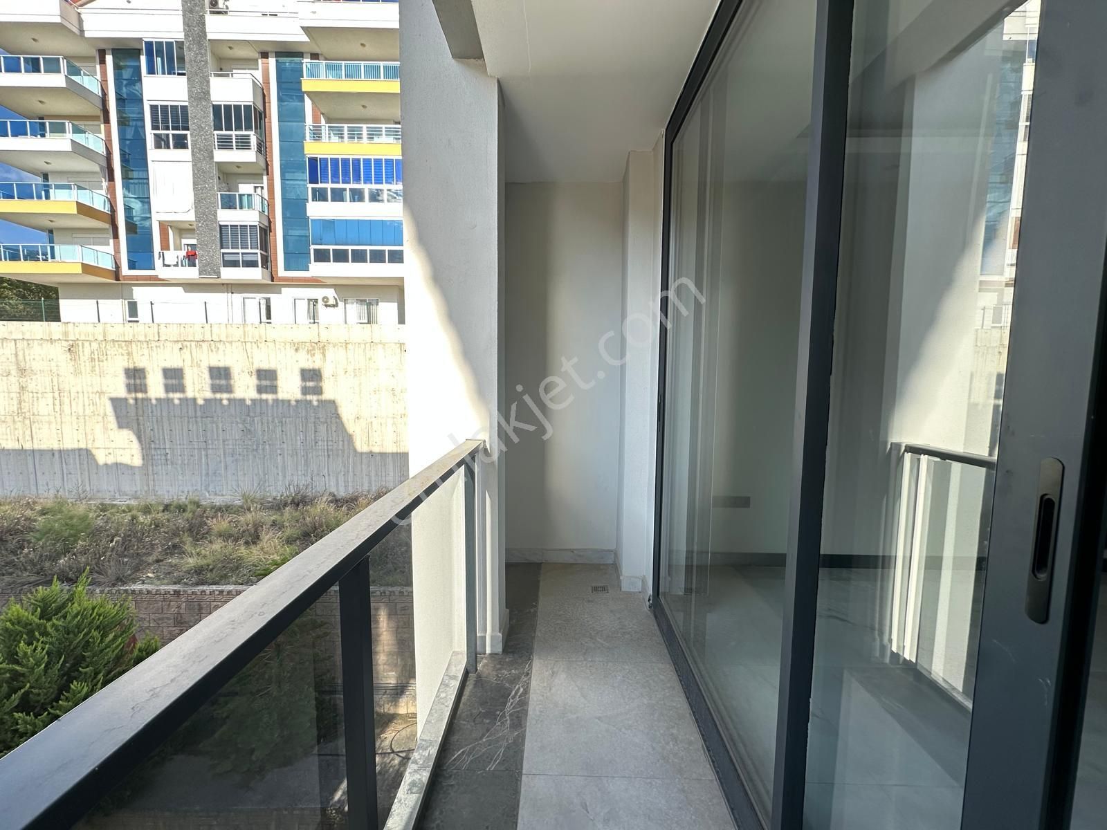 Alanya Adliye Karşısı'nda Çevre Yolu Cepheli Kiralık 1+1 Ofis - Görsel 16