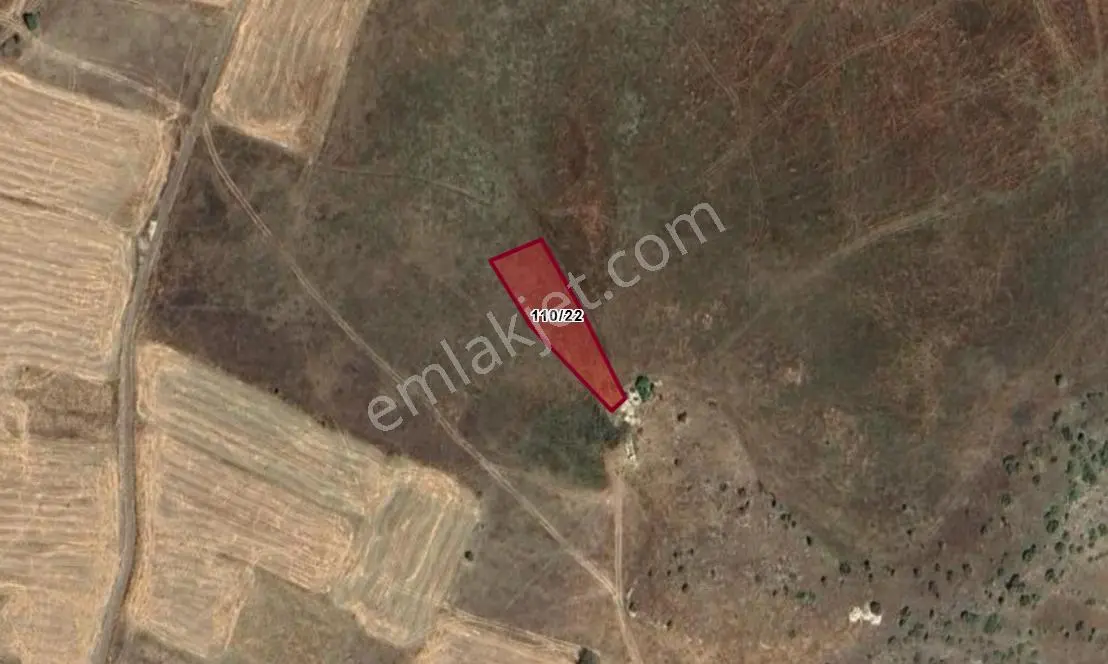 Kütahya Gediz Yağmurlar Köyünde 1.063 M² Tarla Satılıktır