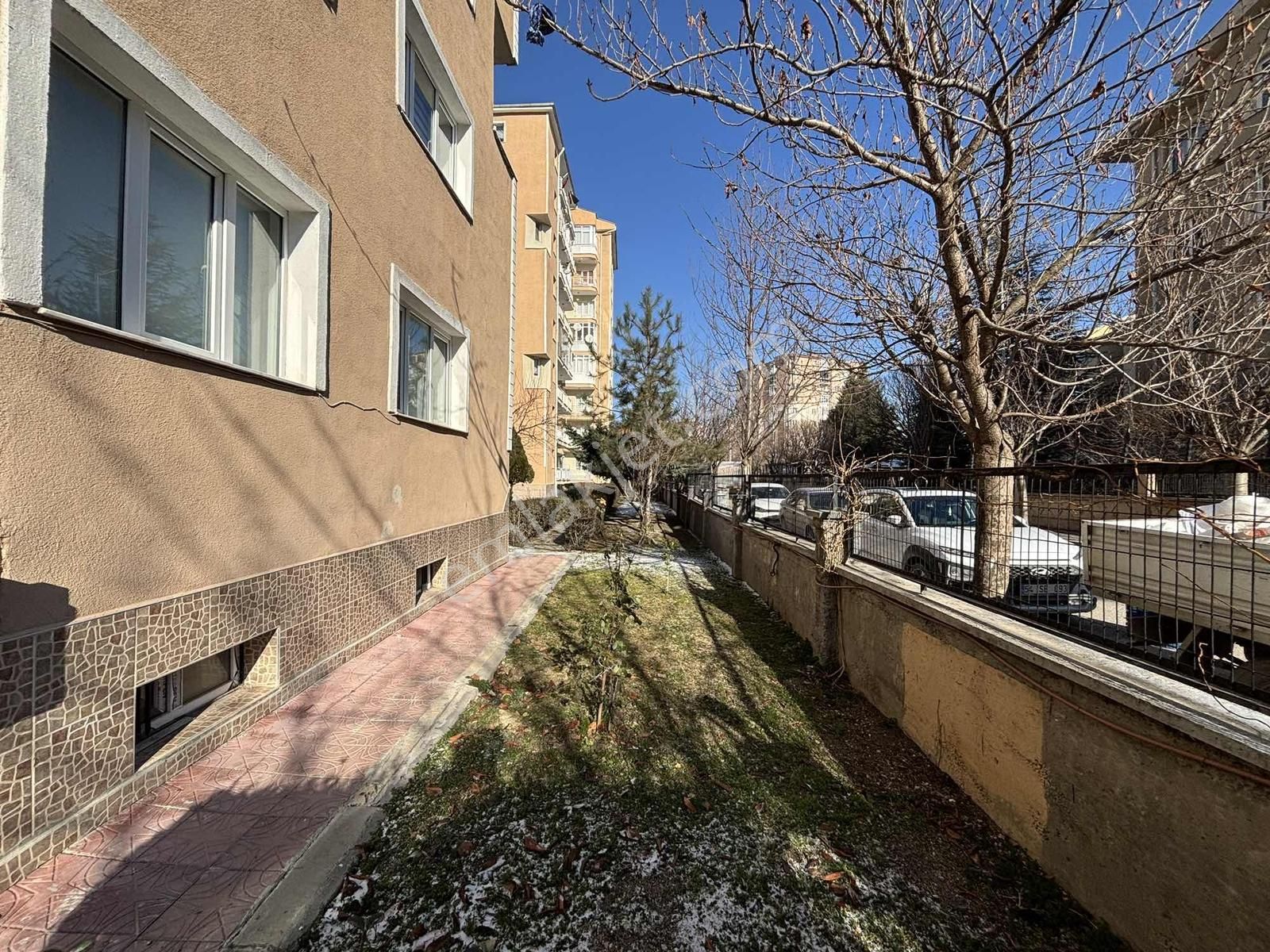 Eker'den Batıkent Mh. Site İçinde Geniş 3+1 Kiralık Daire - Görsel 3