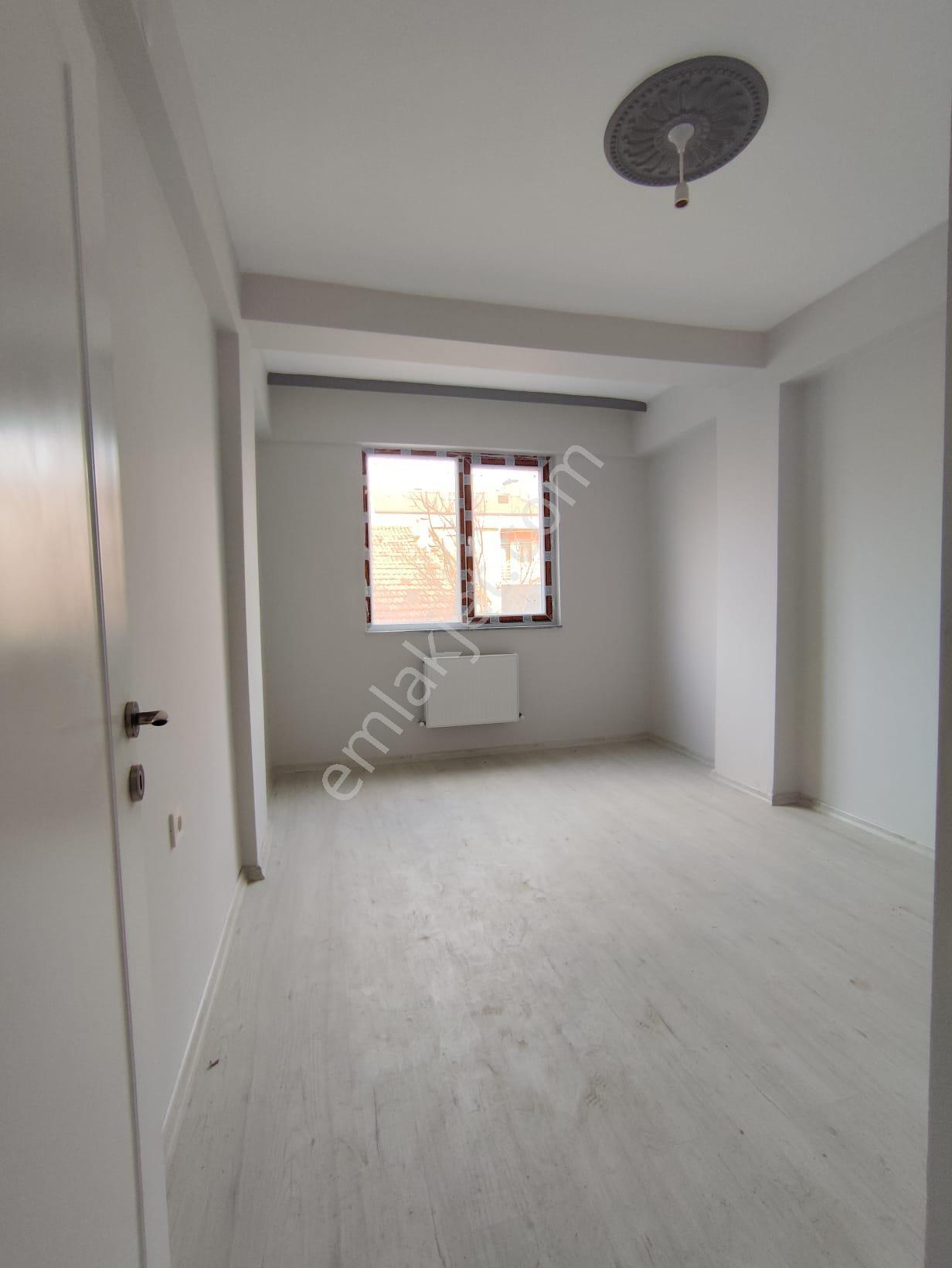 Özgür Gayrimenkul' 71 Evlerde Satılık 1+1 Daire