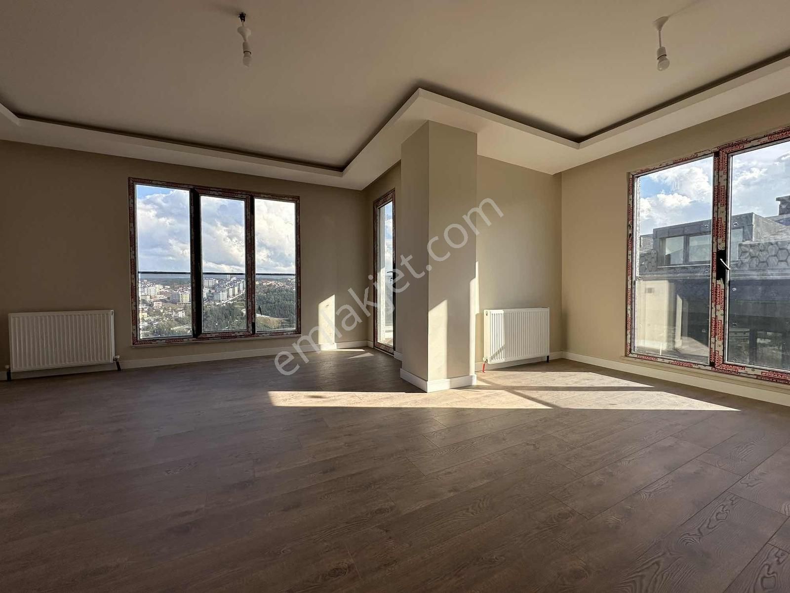 Bahçelievler Mahallesinde Güvenlikli Sitede Geniş - Ferah 2+1