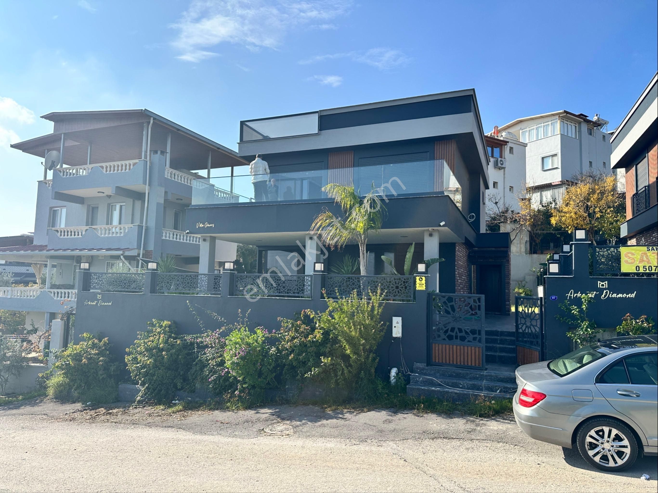 Seferihisar Doğanbeyde Satılık Deniz Manzaralı Müstakil Villa