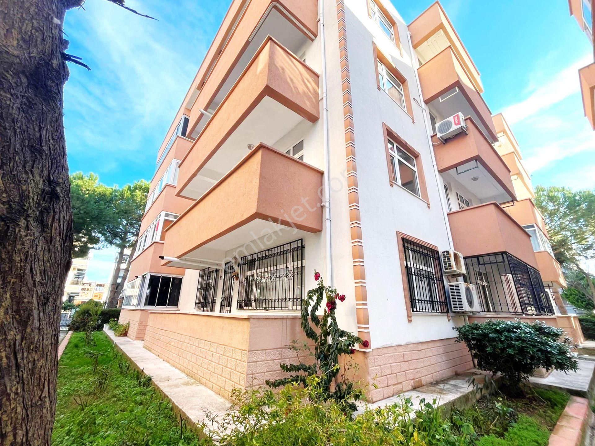 Aygül'den Akçay'da Site İçi Ara Kat Ayrı Mutfaklı Denize Ve Pazara Yakın Mesafede 2+1 Satılık Daire