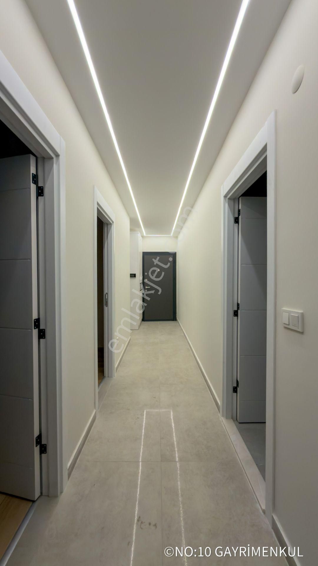 No:10 Gayrimenkul’den – Merkezi Konum, Cadde Üstü, Ara Kat 2+1 • Kapalı Mutfak • Ultra Lüks•kiralık - Görsel 4