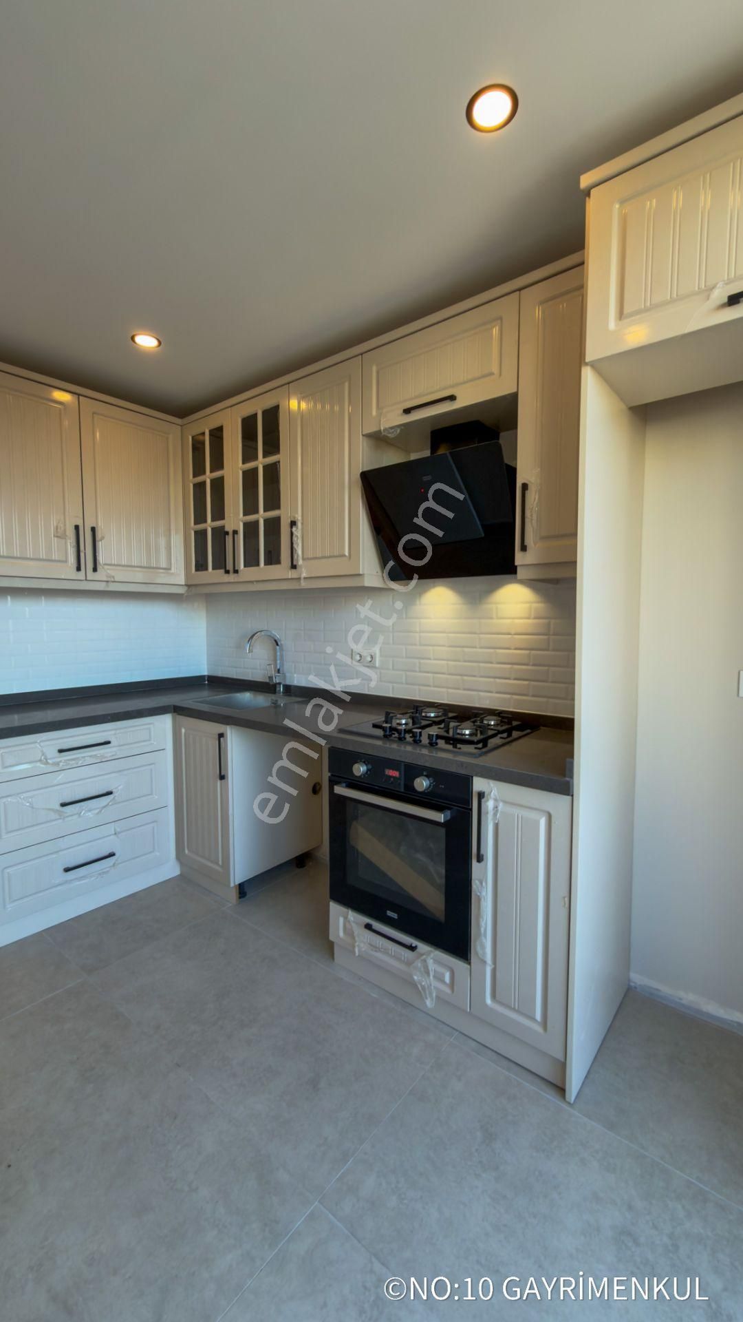 No:10 Gayrimenkul’den – Merkezi Konum, Cadde Üstü, Ara Kat 2+1 • Kapalı Mutfak • Ultra Lüks•kiralık - Görsel 10