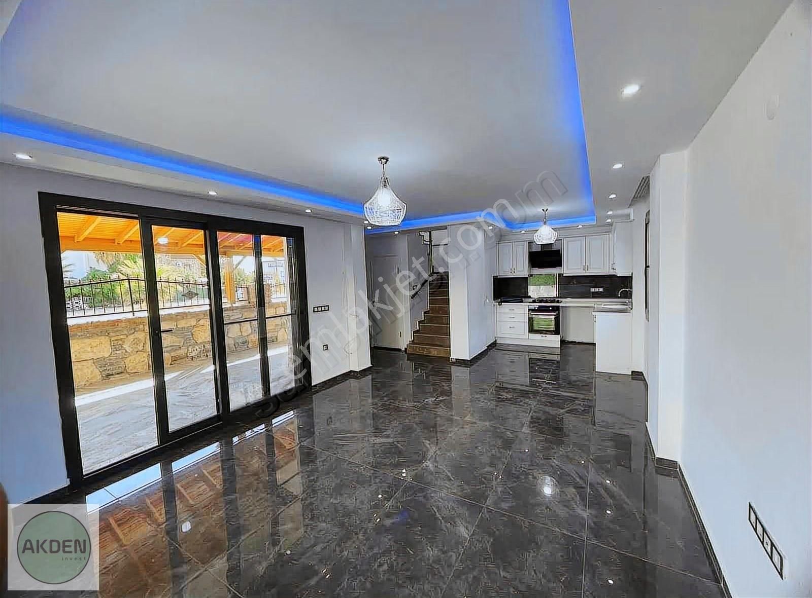 Altınkum Sahile Yürüme Mesafede Havuzlu Lüx 3+1 Villa Fırsatı