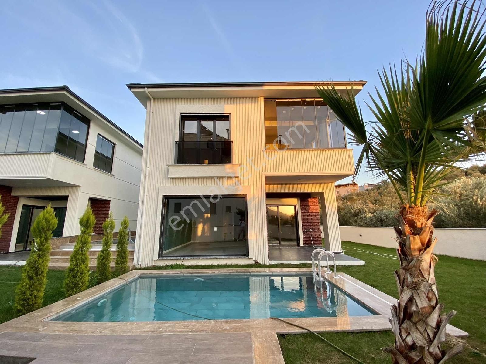 Onuryıldırım Dan Kızıçkeçilide 4+1 Havuzlu Lüx Villa