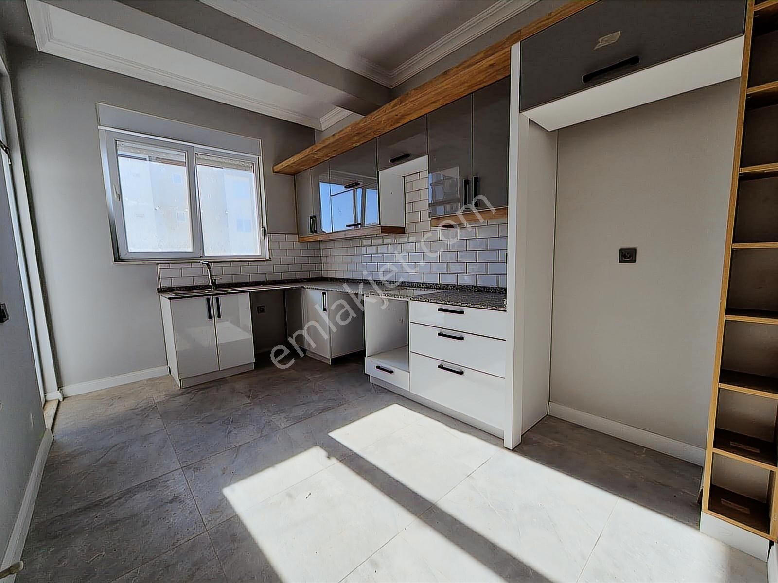 Esentepe'de Ebeveyn Bny Şehir Has 2km Havuzlu Site İçi 3+1 Daire - Görsel 4