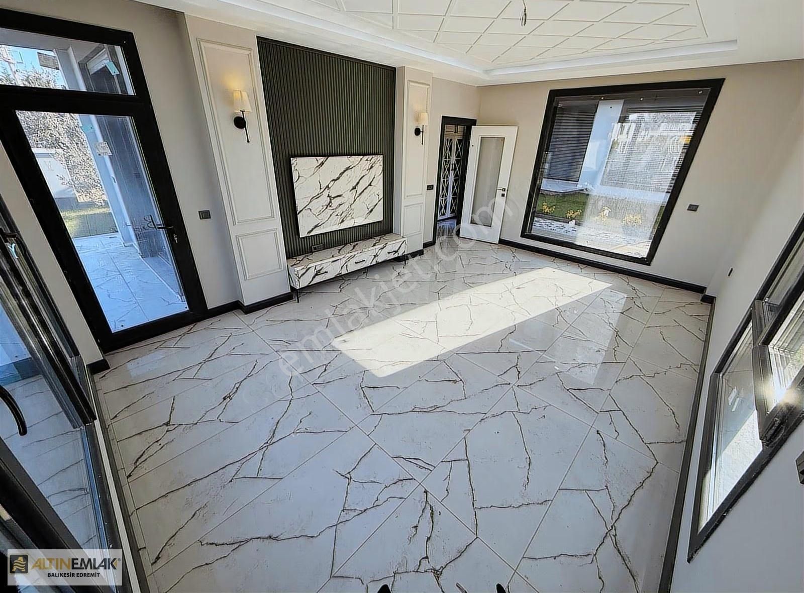 Burhaniye Pelitköyde Site İçi | Sıfır | Havuzlu 3+1 Lüks Villa - Görsel 11