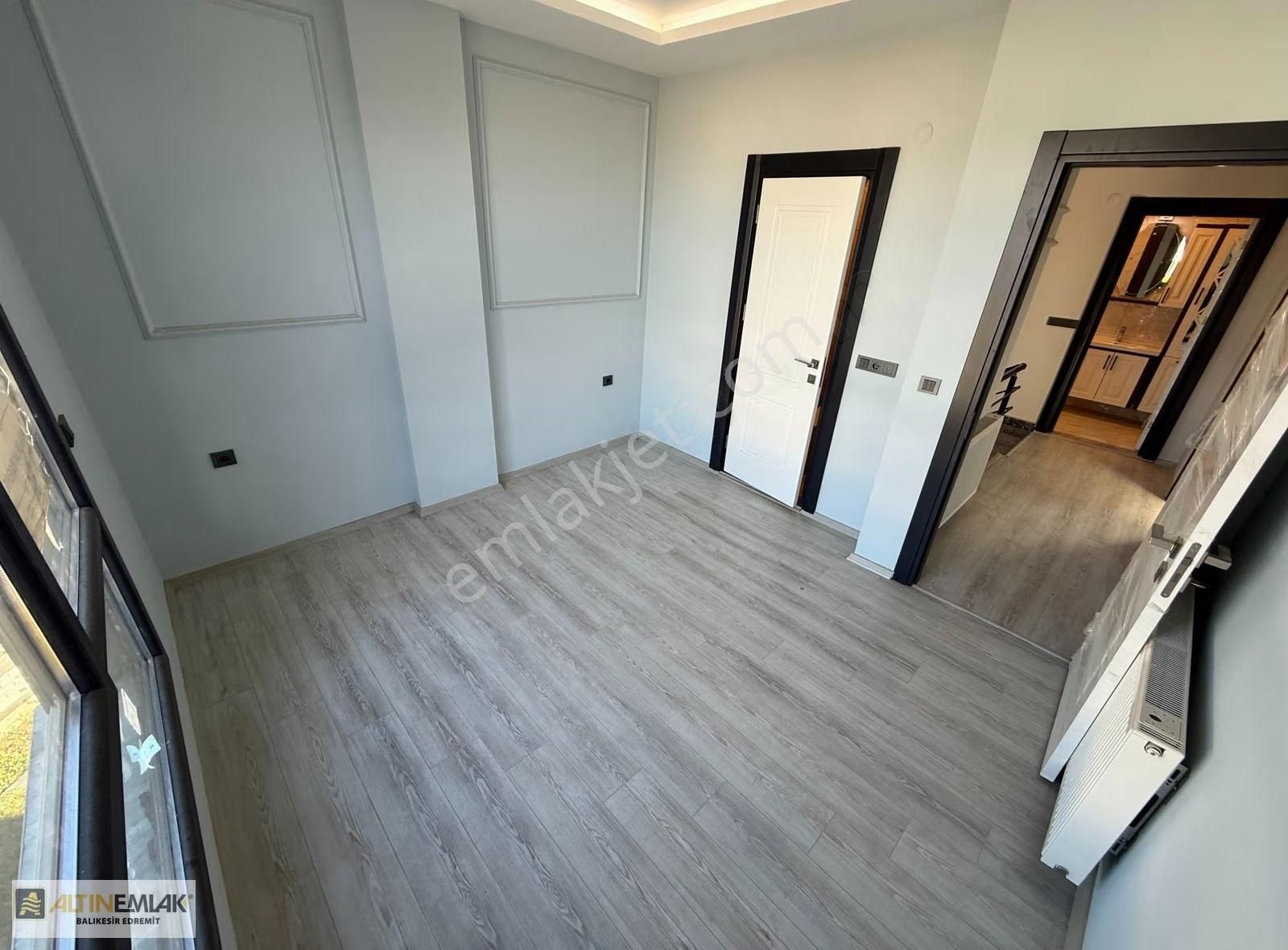 Burhaniye Pelitköyde Site İçi | Sıfır | Havuzlu 3+1 Lüks Villa - Görsel 21