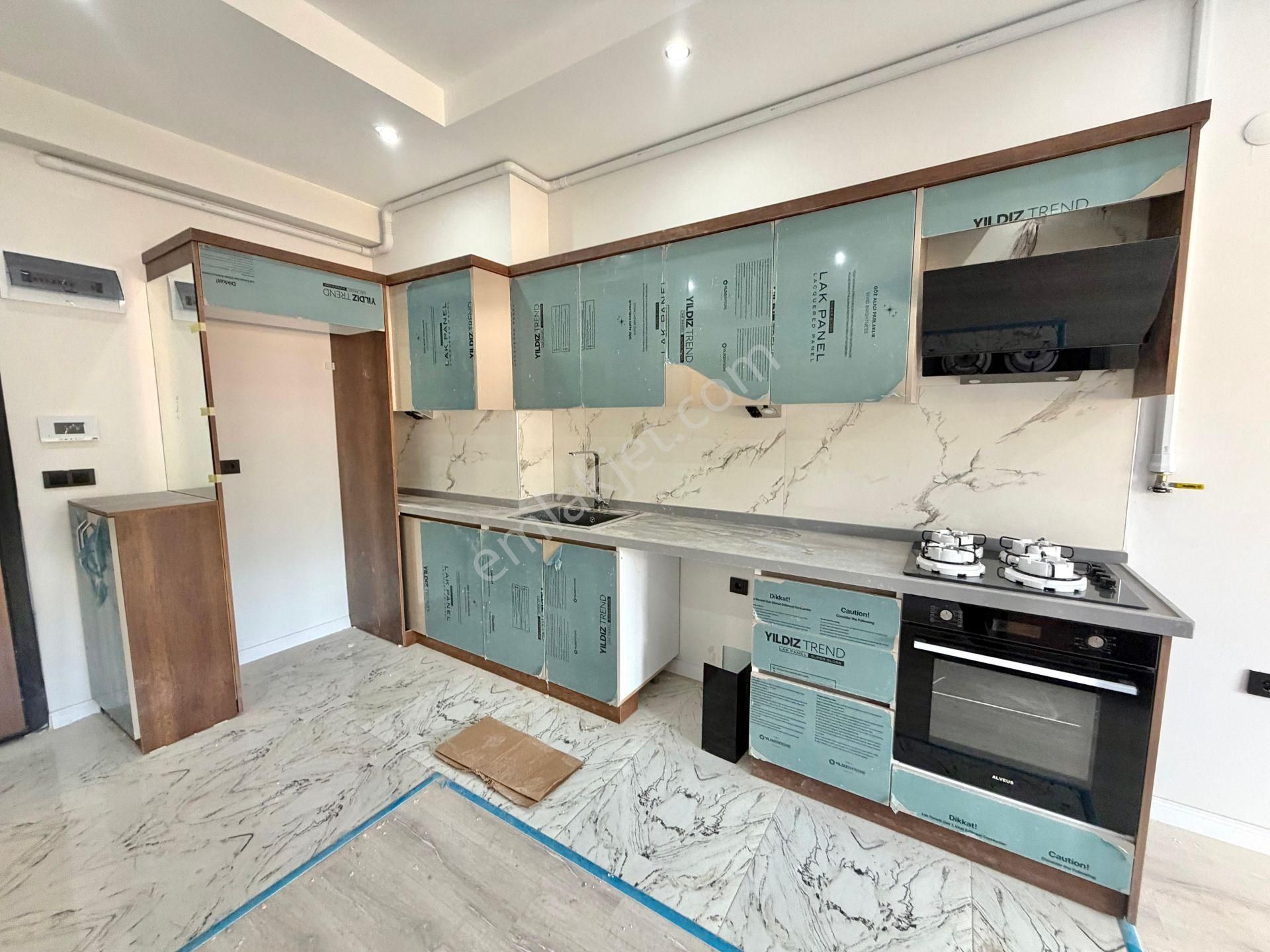 Home And Cardan Edremitde Ön Cephe Lüks 1+1 Kiralık Daire