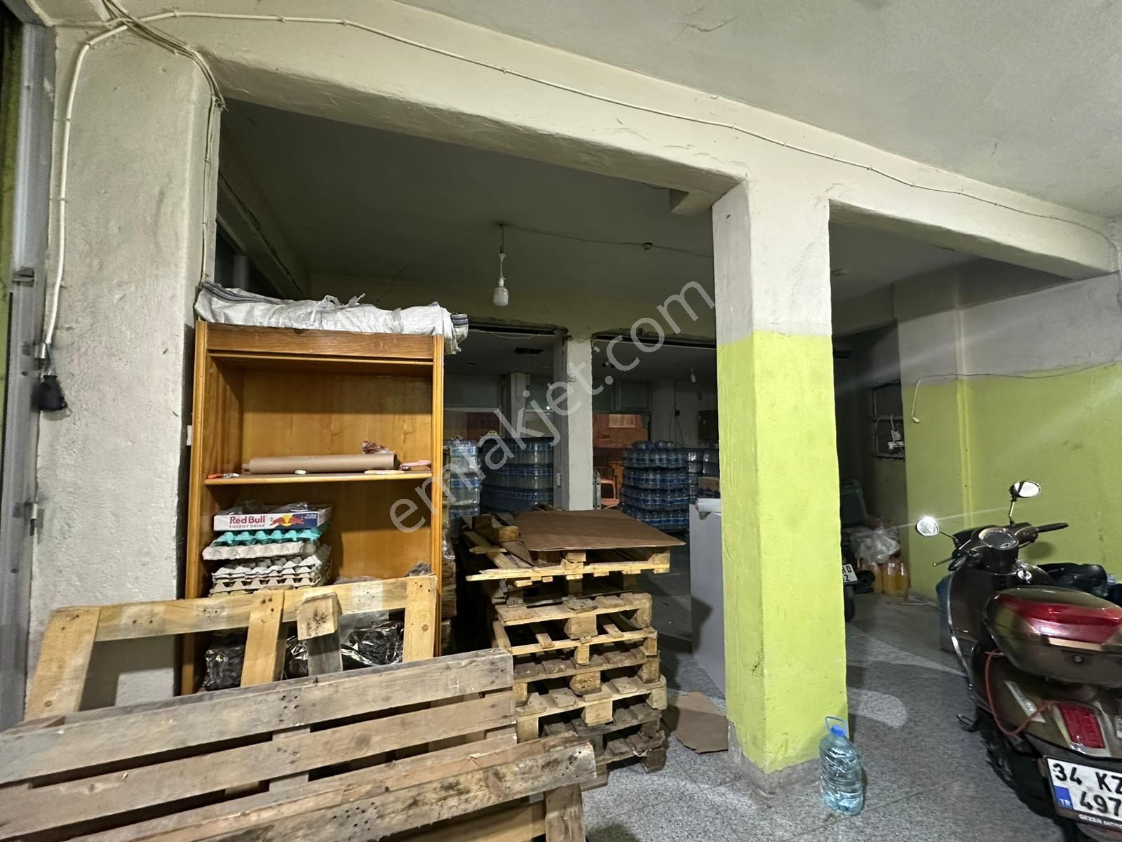 Küçükköy Barbaros Hayrettin Paşa Mahallesinde 90 M² Köşe Dükkan