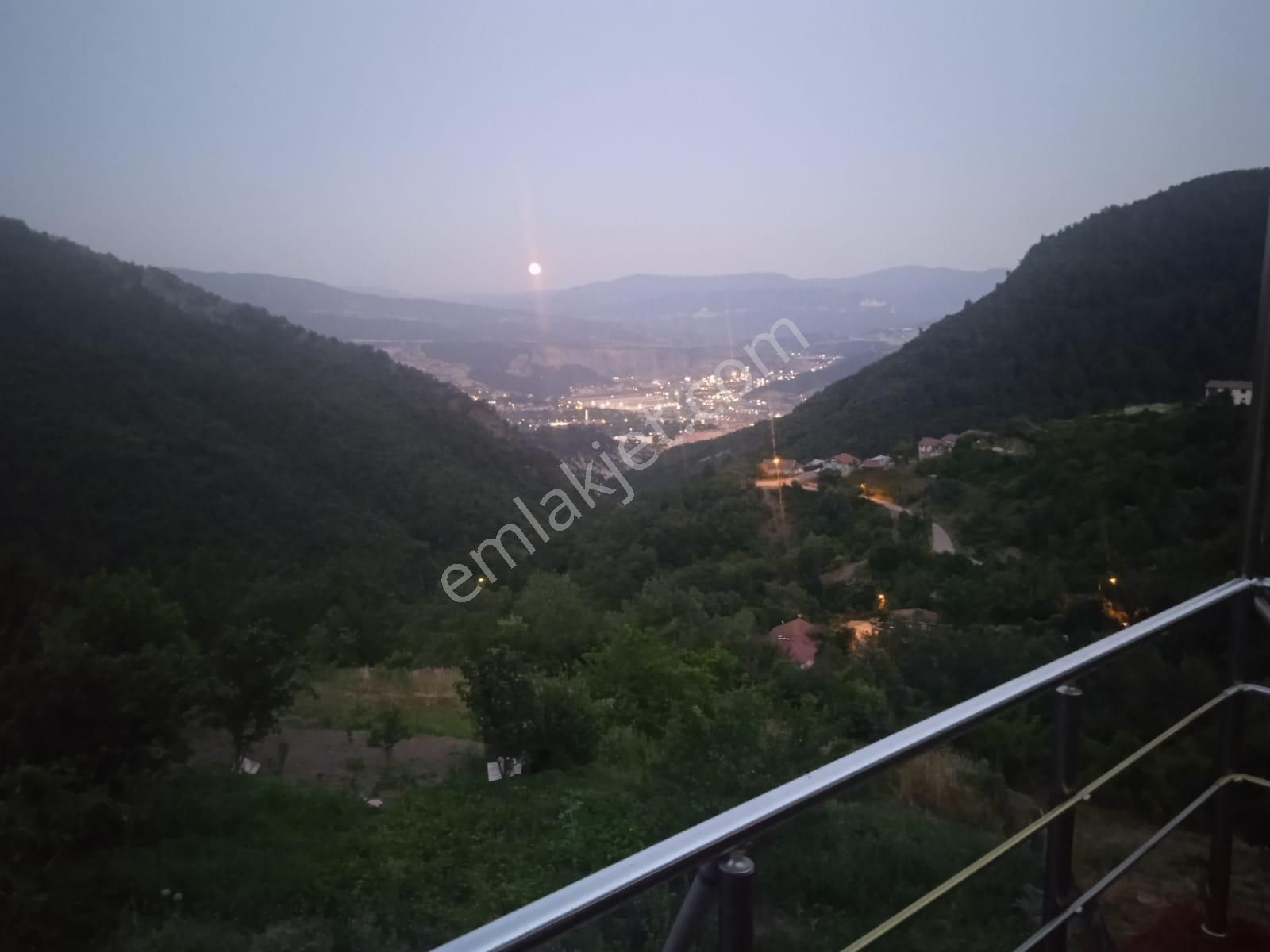 Karabük Kapullu Mahallesinde Bulunan Bahçeli Kagir Ev Ve Ahır,